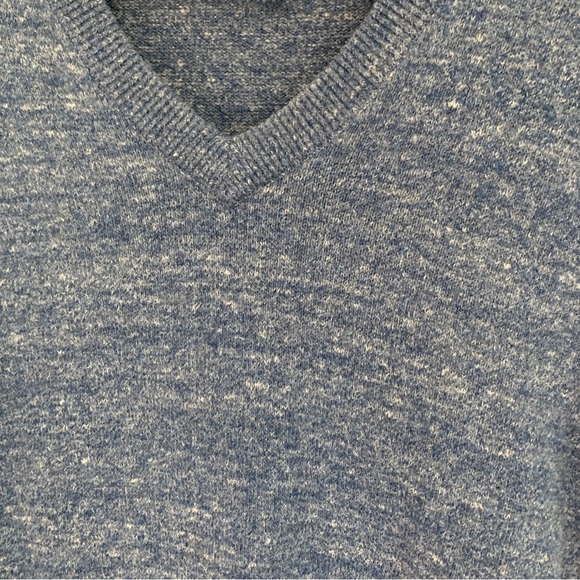 ✨2/$30✨ Gap Pullover Sweater - Picture 2 of 4